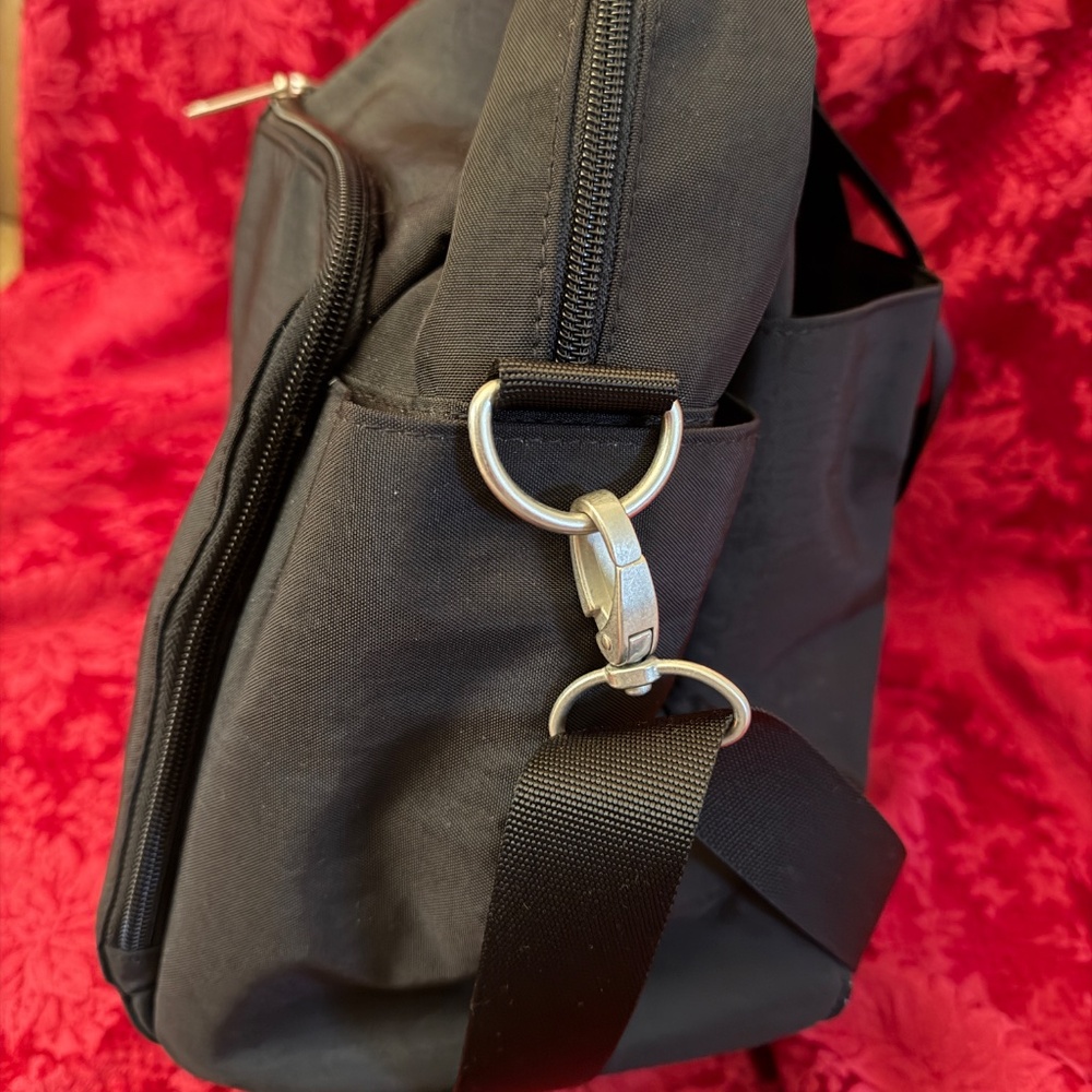 Baggallini Black Fifth Ave Weekender Bag - Picture 4 of 11